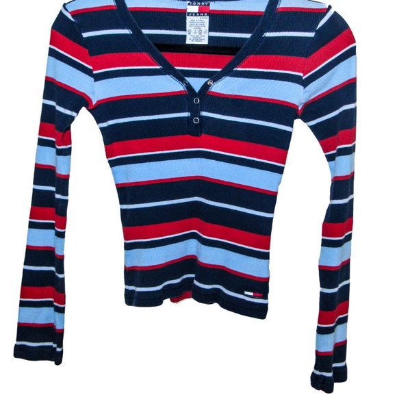 Set sail for style with this Tommy Jeans nautical dreamboat of a sweater! ⛵️ S/P - Picture 7 of 10